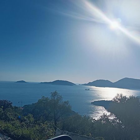 La Terrazza Di Ameglia Alta Apartment Luaran gambar