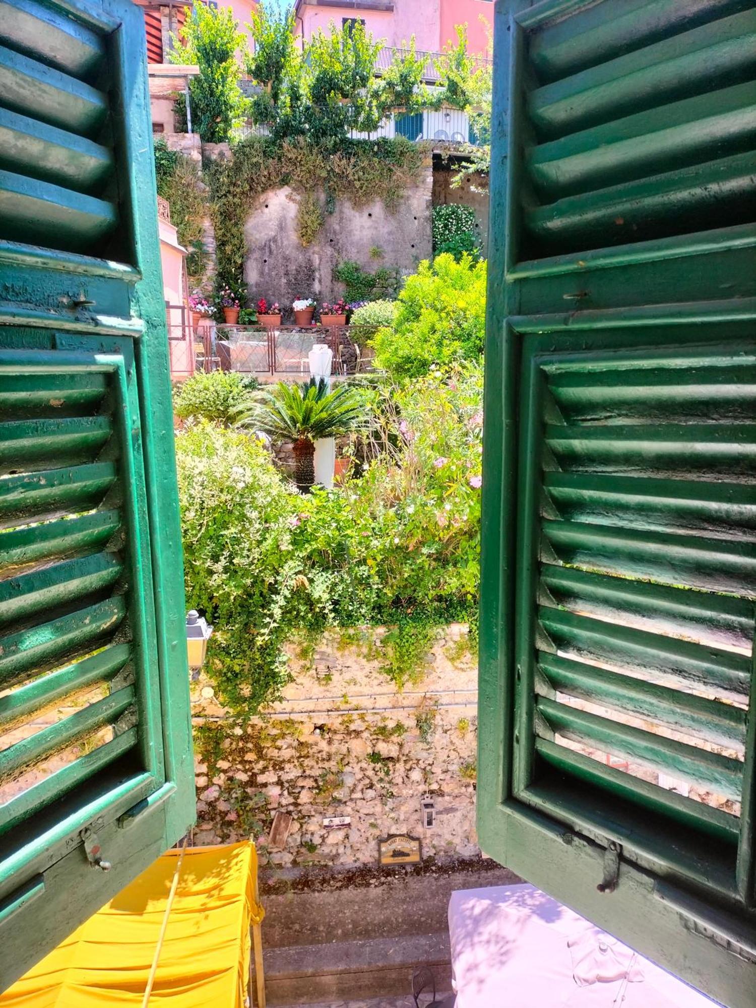 La Terrazza Di Ameglia Alta Apartment Luaran gambar