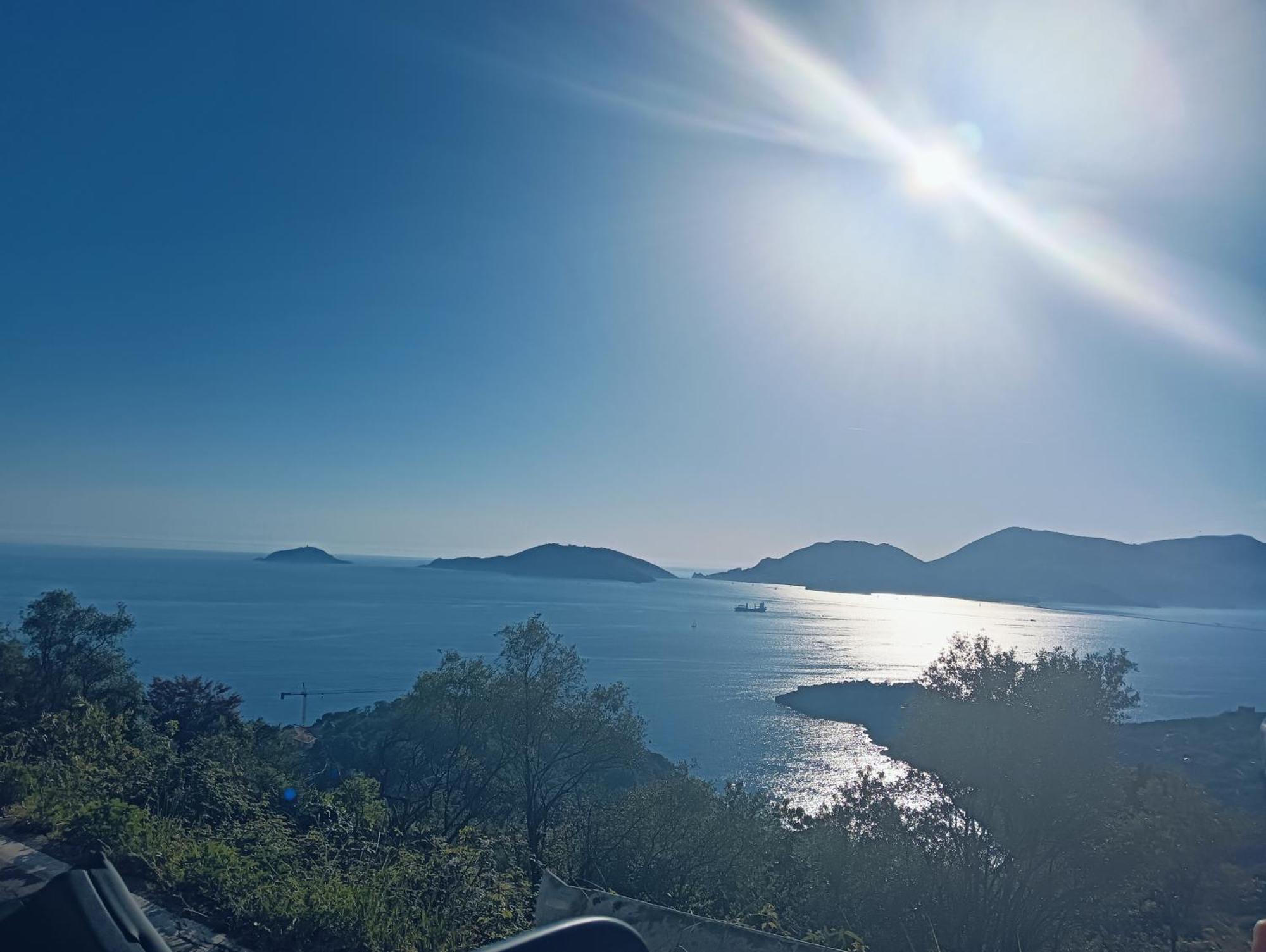 La Terrazza Di Ameglia Alta Apartment Luaran gambar