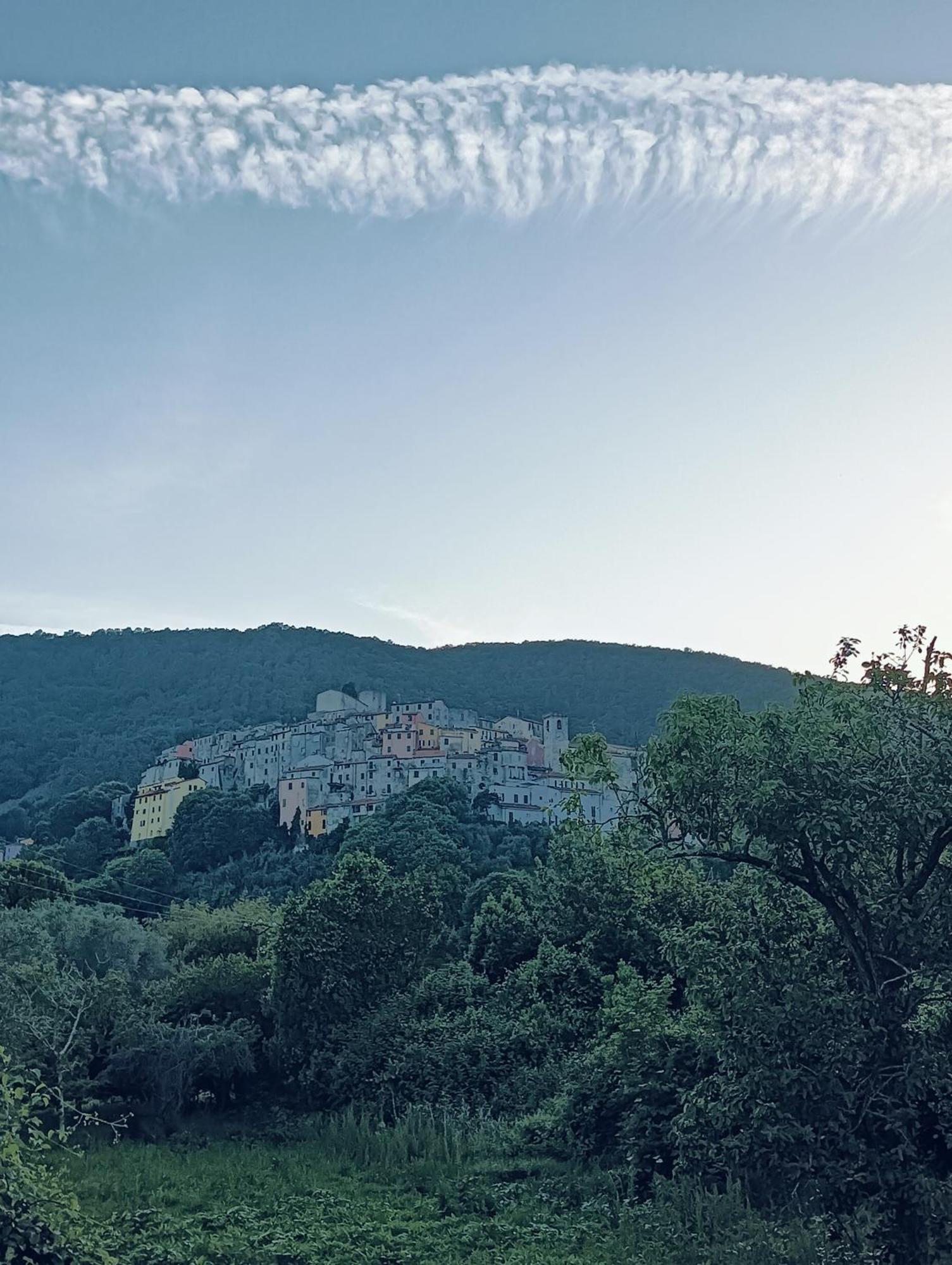 La Terrazza Di Ameglia Alta Apartment Luaran gambar